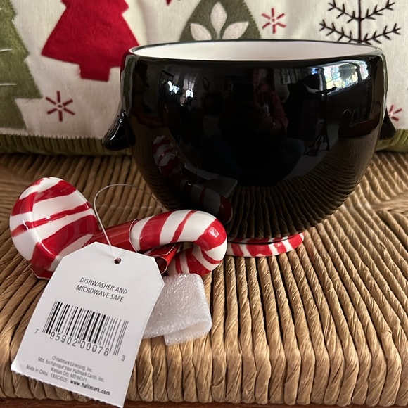 Hallmark Penguin Treat Dish - NWT - Picture 2 of 8